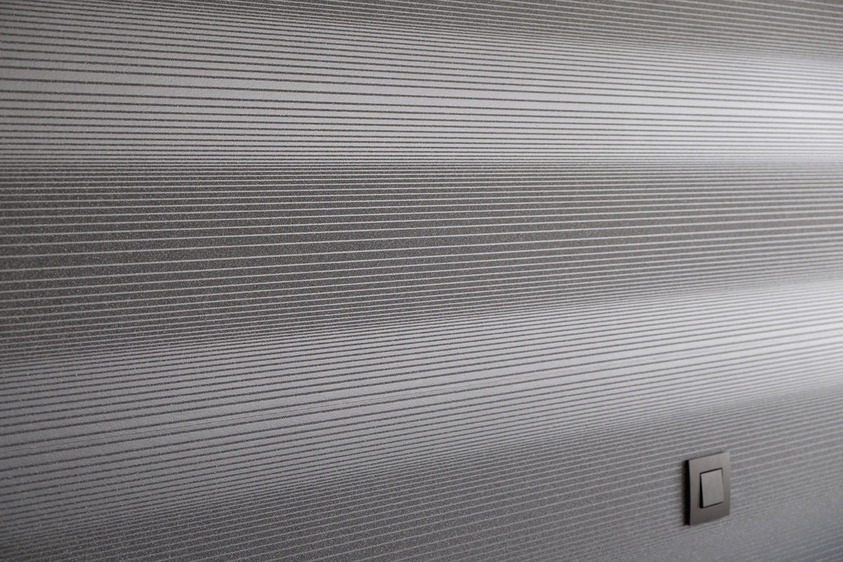 Behangwerk grijs lijnenpatroon